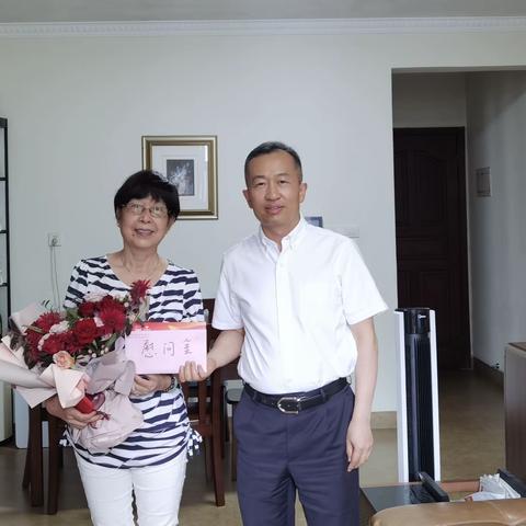 殷殷慰问暖人心，芸芸共话爱党情