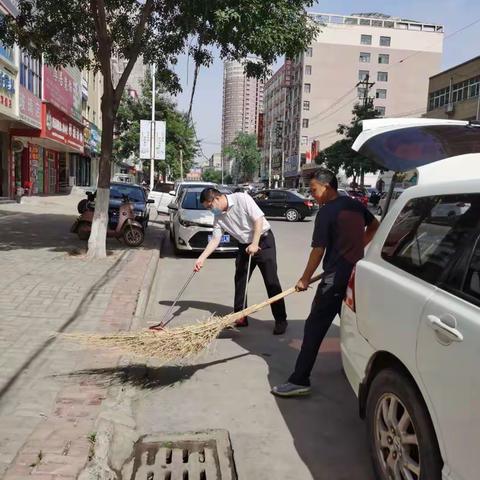 中国农业银行伊川支行开展城市清洁活动