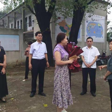 情系教师节，慰问暖人心——市领导来我校慰问教师