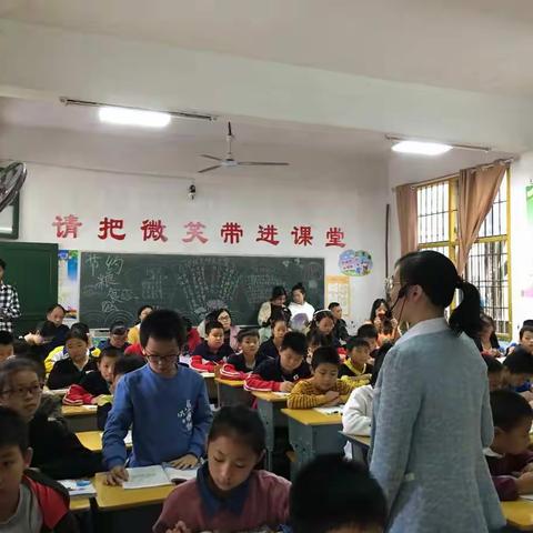 听课评课 引领成长－白牙市第三小学教研活动报告