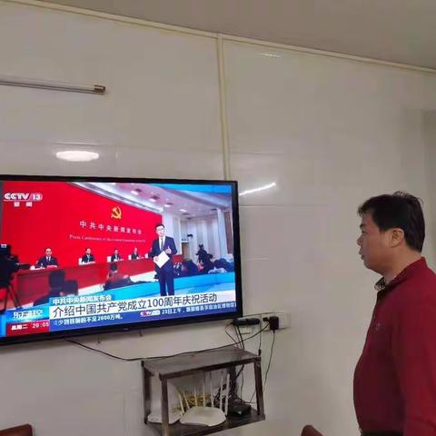 学榜样 践初心——书场村党支部组织全体党员观看《榜样5》专题学习