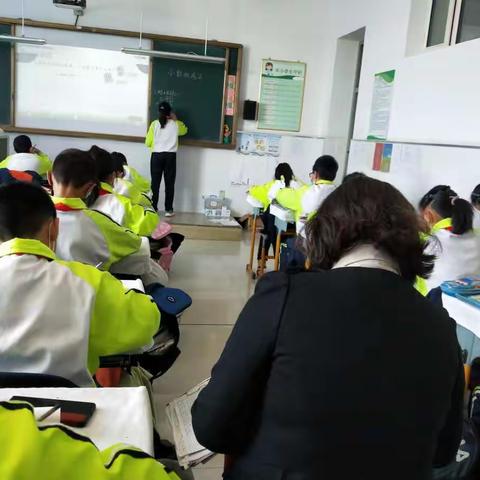 聚焦课堂，以活动促提升