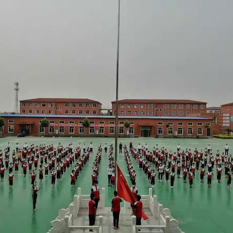 学会感恩，懂得回报——扶沟文才实验学校升旗仪式纪实