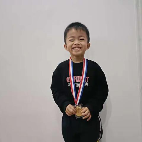 闫子默小朋友的成长足迹！