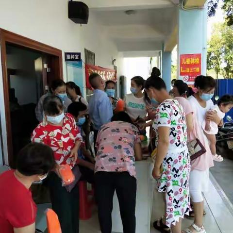 携手进社区 共筑健康家园 ——兰洋镇母亲节开展“义诊慰问进社区”活动