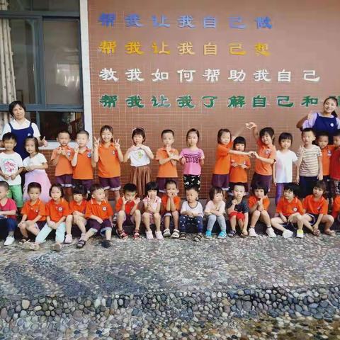 心园幼儿园粉紫班陈樱月宝宝来园一周的成长足迹