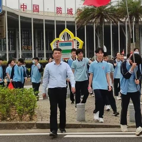 远足拉练磨意志 凝心聚力攀高峰——防城港市桃花湾中学九年级师生远足拉练活动