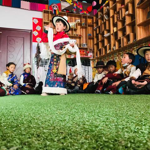 ༼ང་བོད་ཕྲུག་བྱིས་པས་བོད་གླུ་ལེན།﻿ ﻿བོད་ཁ་བའི་སྲོལ་རྒྱུན་དམངས་གླུ་ལེན།༽