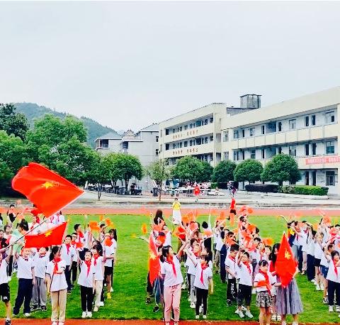 “童心向党，快乐成长”——李家中心小学“六一”儿童节庆祝活动暨一年级入队仪式