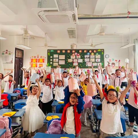 “Happy Children's Day ! ”--记更楼小学303向日葵中队六一回忆