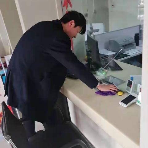 【确山农商银行】环境卫生整治 提升服务质量
