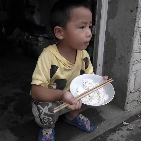 端碗，扶碗