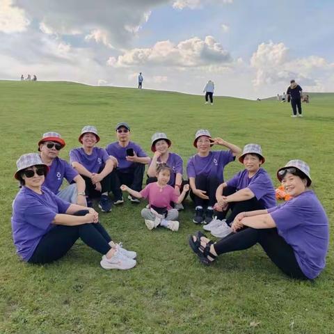 亲人一起走“鸡头”