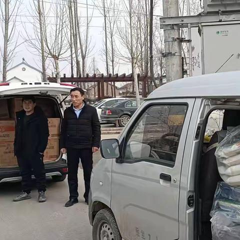 郓城丁里长街道富苑楼村村民张宪相、秦宏耀—— ，致富不忘众乡亲 ，春节慰问传孝道