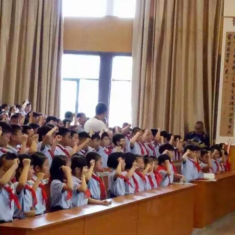 足尖下的六一     「属于一（8）班孩子们的快乐节日」