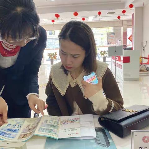 湖州银行长兴支行多渠道助力人民币宣传