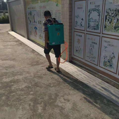 灶市社区加大力度进行“登革热”防控工作