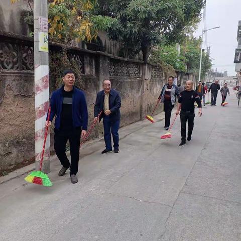 区市场监管局工作人员到灶市社区进行卫生清洁工作