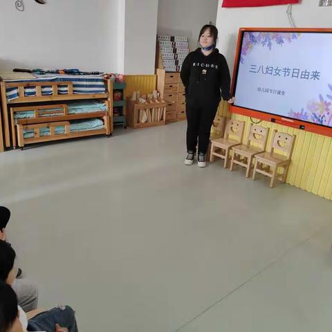 温暖三月，浓情相伴。情暖三八，爱在行动”——伊金霍洛旗第九幼儿园小二班三八节系列活动