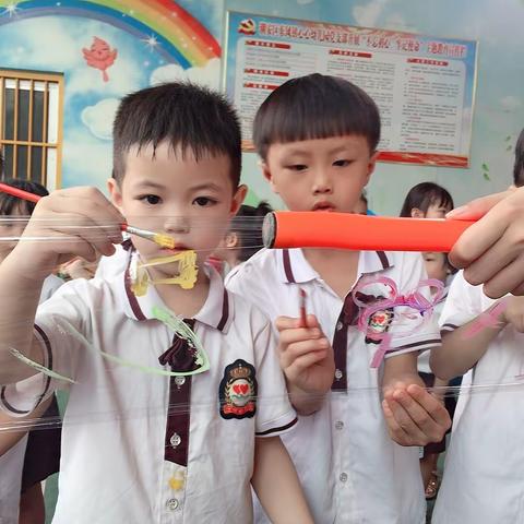 七月的风，八月的梦，愿你如意，逆境中，坚强勇敢。