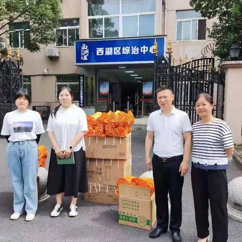 市护路办为我区送来宣传品、确保宣传取得实效