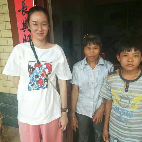 炎炎夏日忙家访，加强沟通促成长――宽田乡龙泉小学