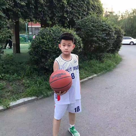 阳光体育锻炼，绽放青春魅力