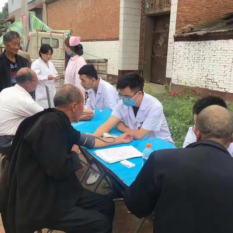 许昌安正医院开展“百医包百村”健康扶贫义诊活动小结