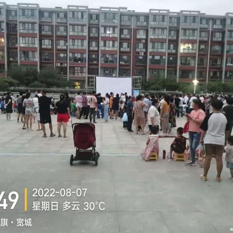 “喜迎二十大 永远跟党走”                              开展“礼赞新时代 奋进新征”公益电影进社区展映活动