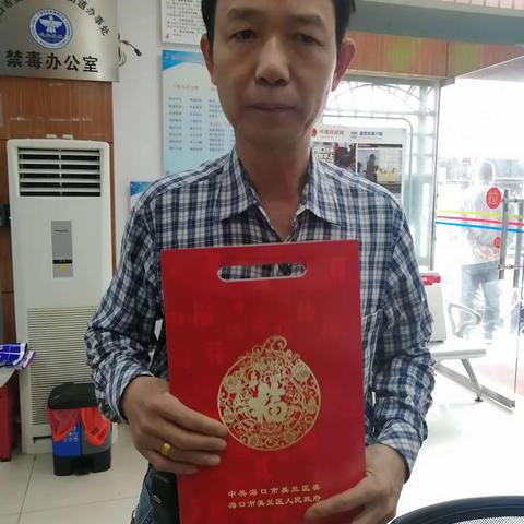 2022年博爱街道开展给退役军人及优抚对象送春联活动