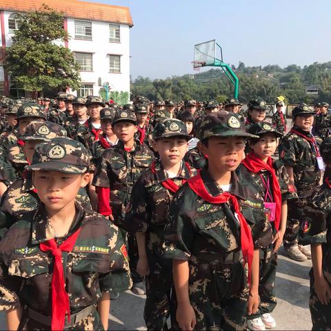 四月骄阳，点燃军训之火