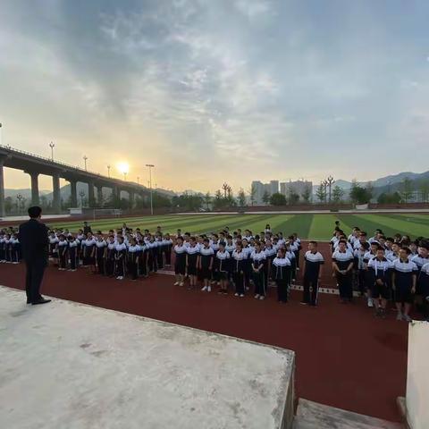 雄鹰二班，家校携手，冲刺期末