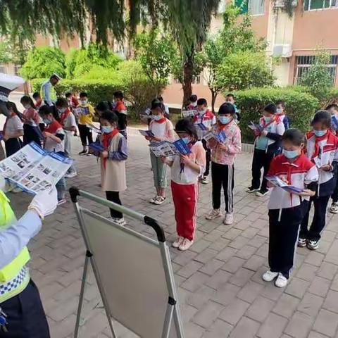 交通安全进校园，警校携手筑平安——子午街道中心学校开展交通安全主题教育宣传活动