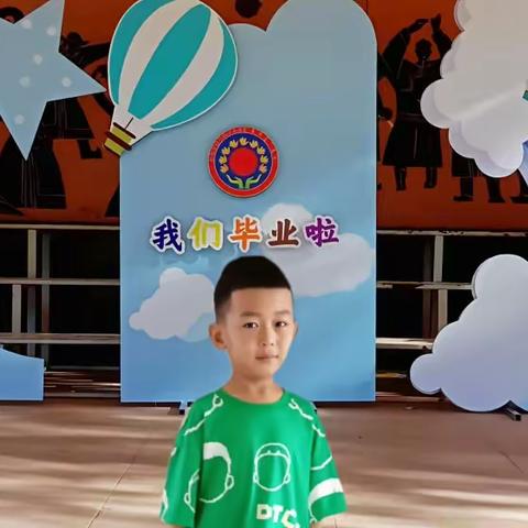宝贝孙子幼儿园毕业了