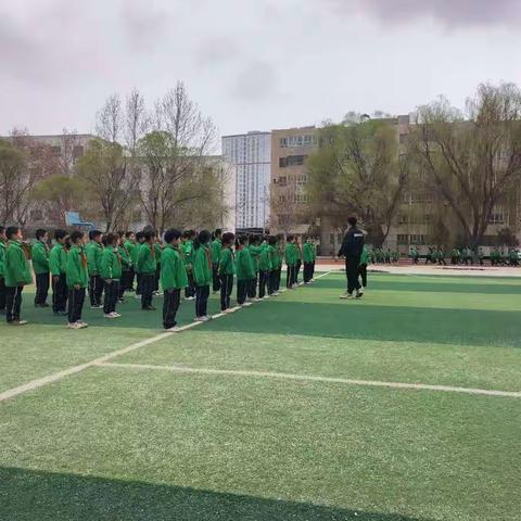 增强学生体质，健康快乐第一