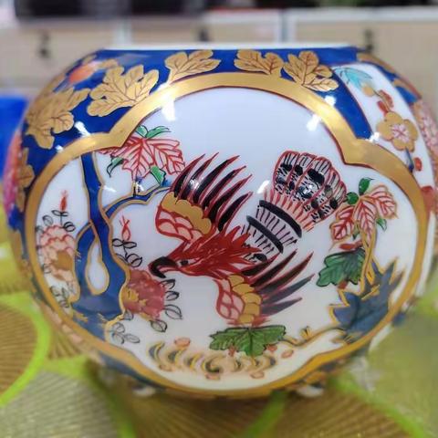 如此美丽的花瓶，想象匠人在创造时的心境，那时没有智能手机和网络……