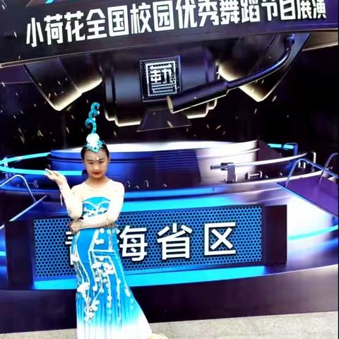 彩虹小学  三(5)班  李颖萱