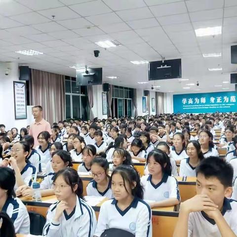 湖南师范大学附属定安中学 初二年级“党的故事我来讲”经典诵读比赛