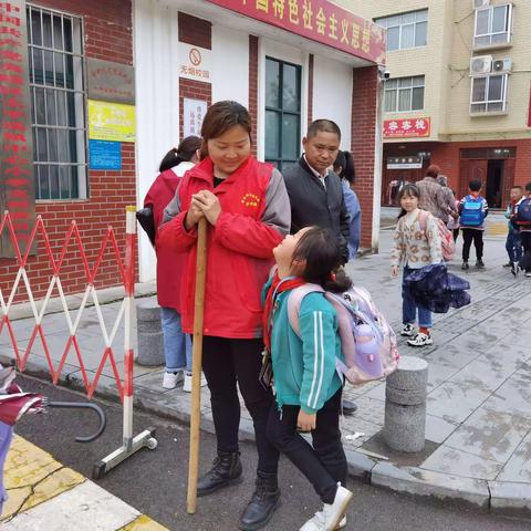 风雨无阻，守护孩子们金色的童年