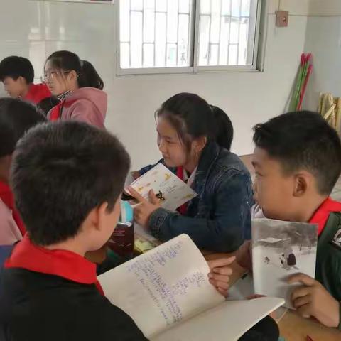 雷河小学六二班读《童年》交流会