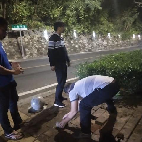 突击抢修小东海路爆破水管