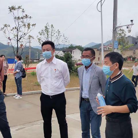 安庆机场党支部向我校捐赠疫情防控物资