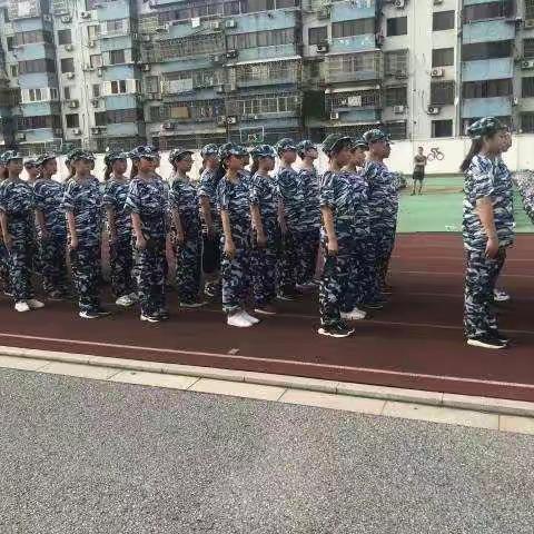 阳光中成长