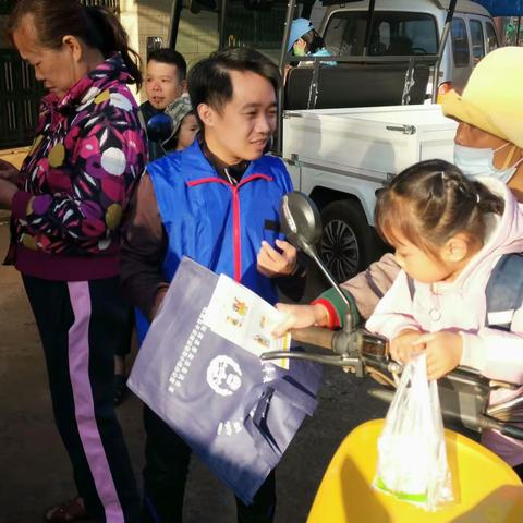 【维护宪法 从我做起】 共青团多文镇委联合多部门开展志愿服务活动