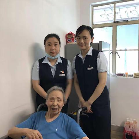 “愿为群众办实事”——漕河泾支行老年人上门服务