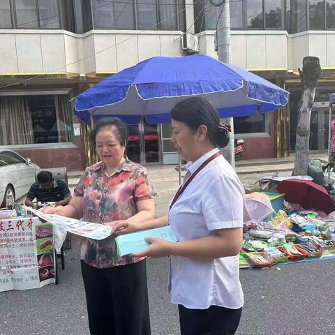 反假宣传我先行 践行使命入人心—新安支行进集市﻿﻿进行反假货币宣传