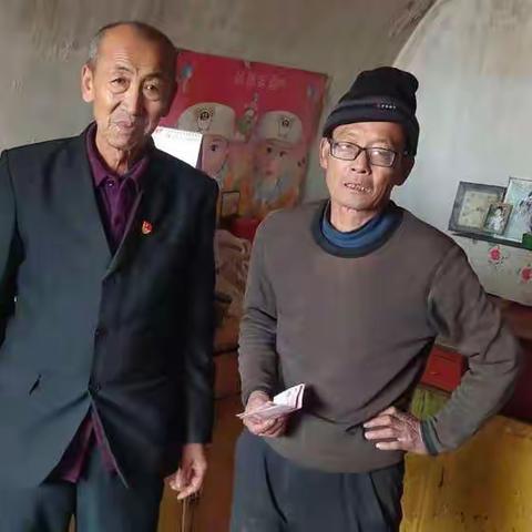 春节走访慰问 情暖困难党员