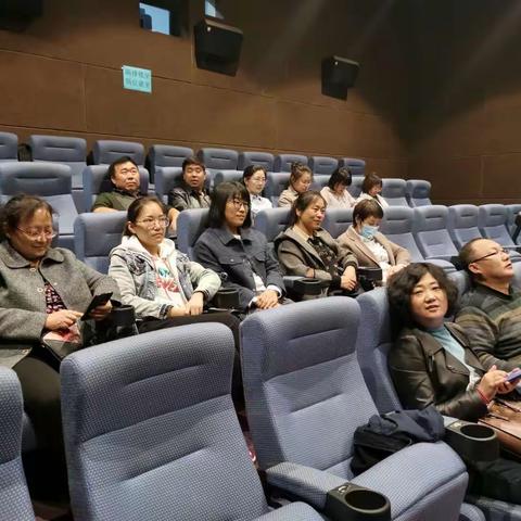 县委编办组织党员干部观看脱贫攻坚影片《天下黄河老牛湾》