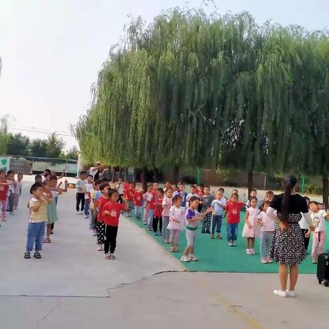 美丽的幼儿园，孩子们温馨的家