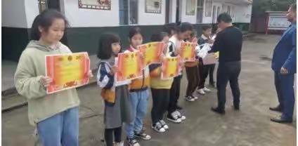 高坪中心小学开展防溺水知识竞答活动